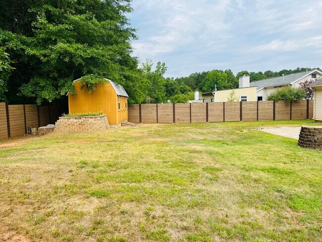 Building Photo - Wow! Renovated 3 bedroom 2 bath home in Ca...