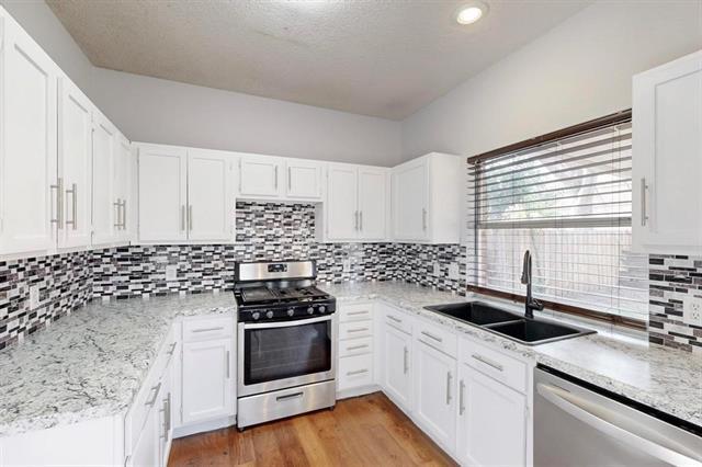 Building Photo - 907 Waterford Way