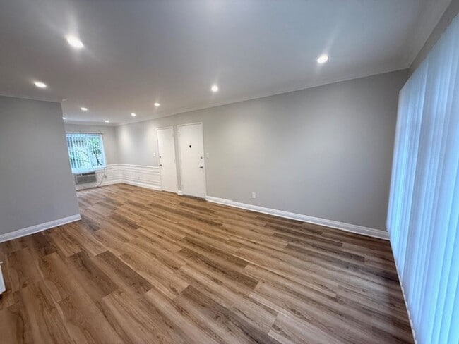 Building Photo - Milan Apartments