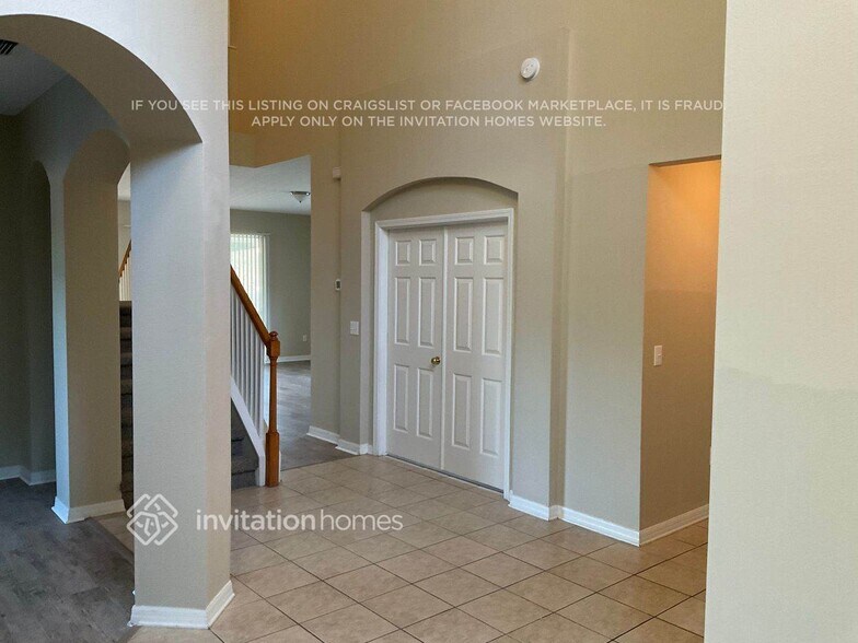 Building Photo - 2711 Queen Alberta Dr