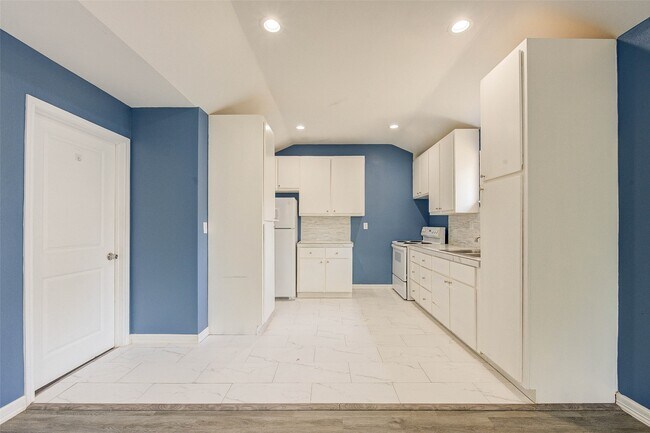 Building Photo - 8709 Knox St