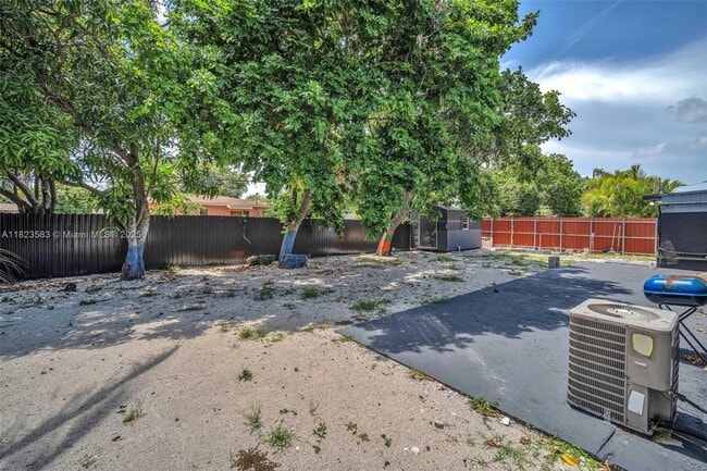 Building Photo - 14600 NW 11th Ct