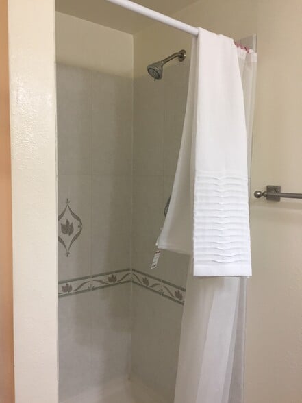 shower - 18787 Titan Plz