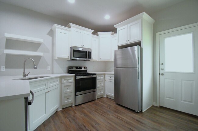 Building Photo - Gorgeous 3 Bedroom, 2 Bath Duplex in Arp