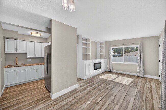 Building Photo - Spacious Gulfport Gem with Large Private Backyard and Plenty of Driveway Space