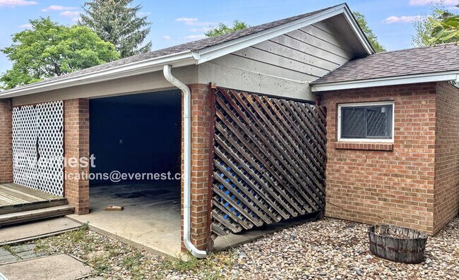 Building Photo - 913 Canosa Ct