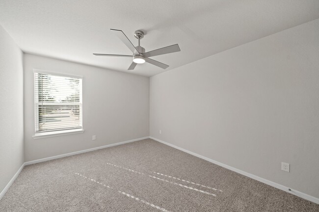 Building Photo - 831 Oakland Dr