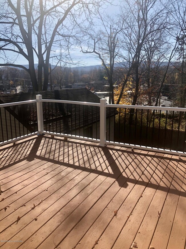 Building Photo - 504 School St