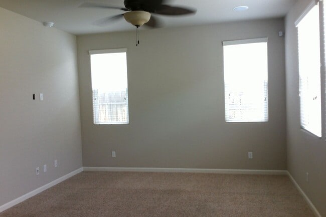 Building Photo - Beautiful 3 Bedroom 2.75 Bath Home in Harlan Ranch!