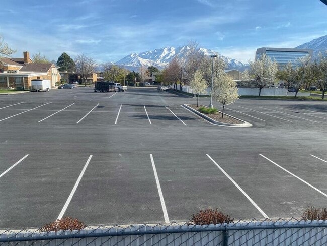 Building Photo - 707 600 W