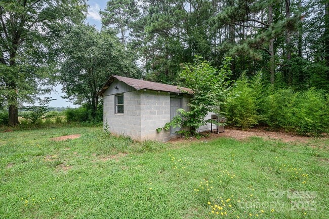 Building Photo - 6118 S Rocky River Rd