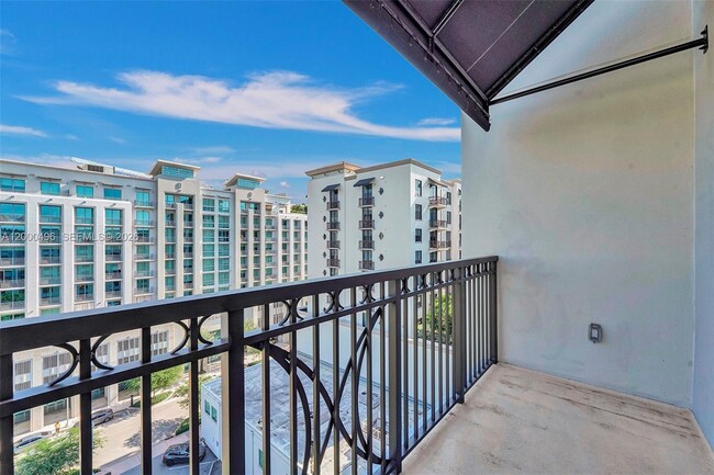 Building Photo - 301 Altara Ave