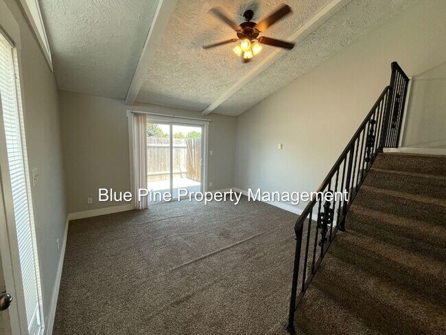 Building Photo - 1201 N Skyline Dr