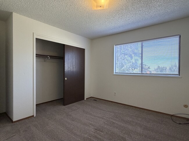 Building Photo - 2214 Myrtle Avenue