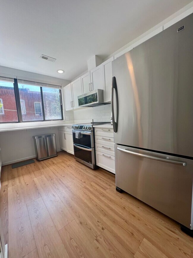 Building Photo - Luxurious 3-Bedroom Townhome in Fairmount!...