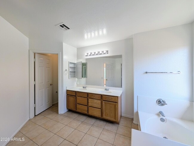 Building Photo - 6416 N 78th Ln