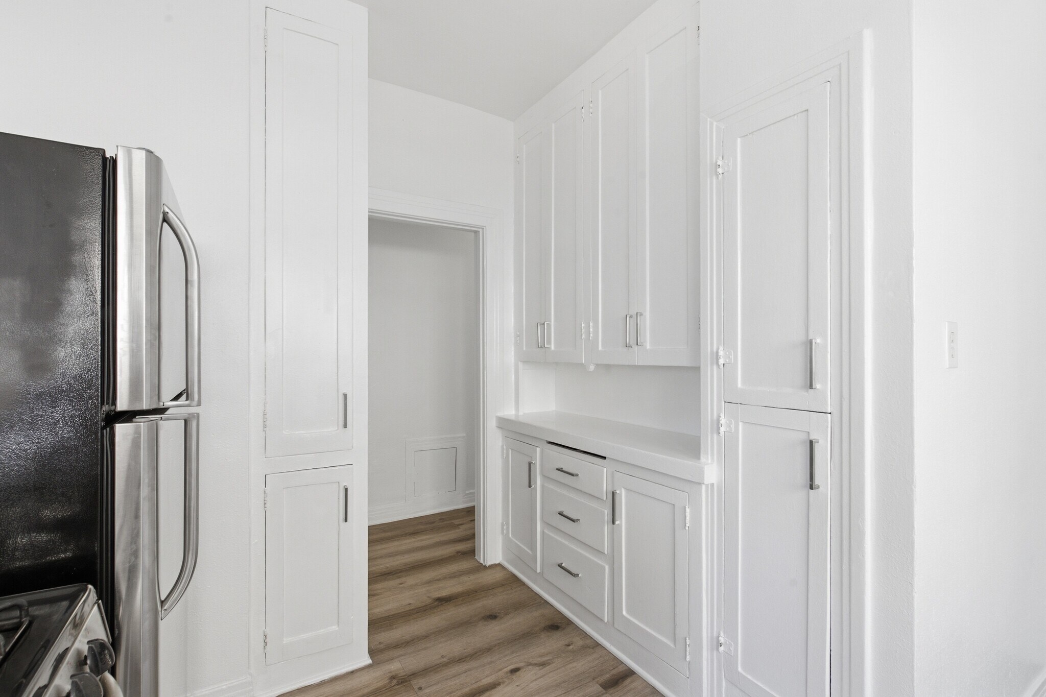 Building Photo - 707 W 48th St