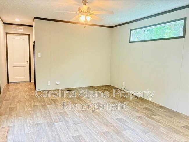 Building Photo - 315 Starling Ln