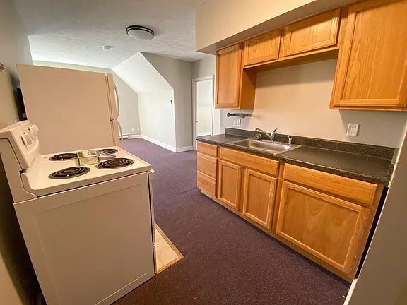 Building Photo - Clean and professional 2BR Near USM with Parking Available June 1
