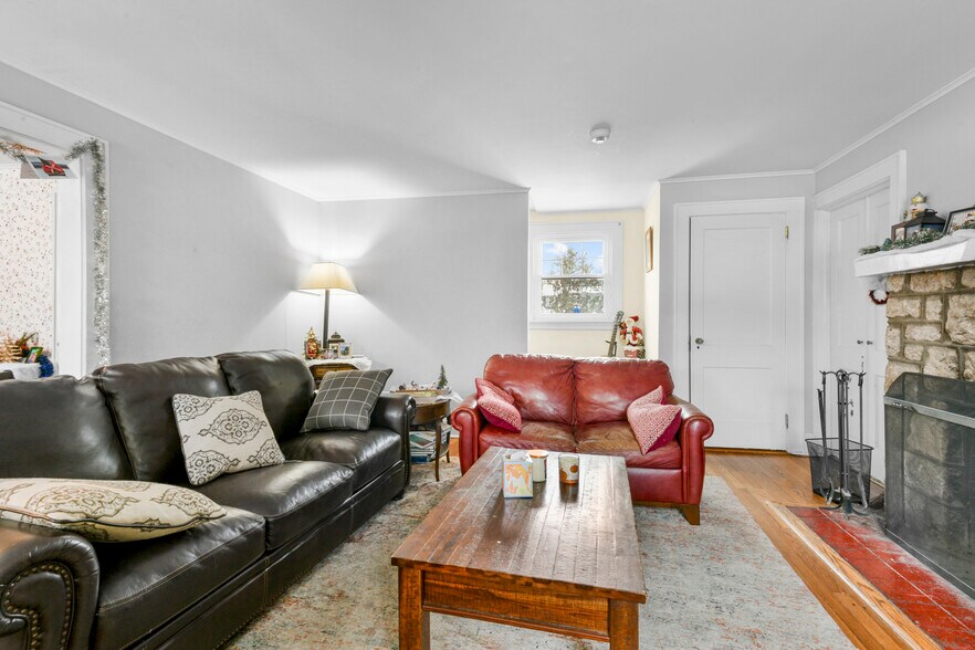 Building Photo - 1083 Hunter Ave