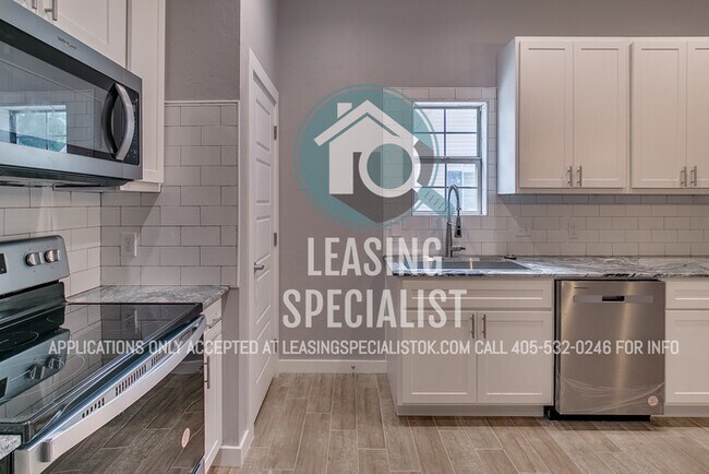 Building Photo - AMAZING NORMAN HOME AVAILABLE TO PRE-LEASE...