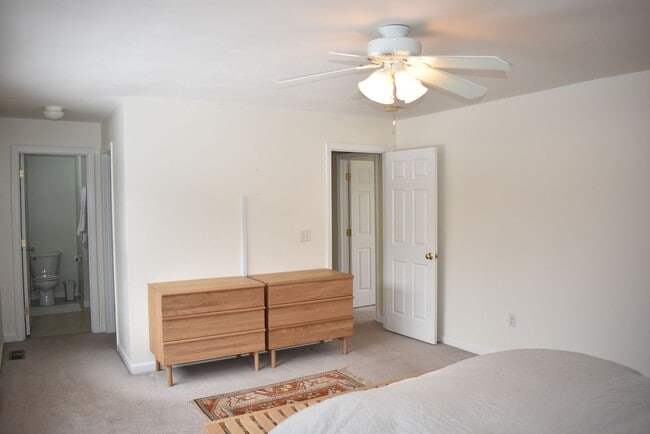 Building Photo - 4 Bed, 2.5 Bath House