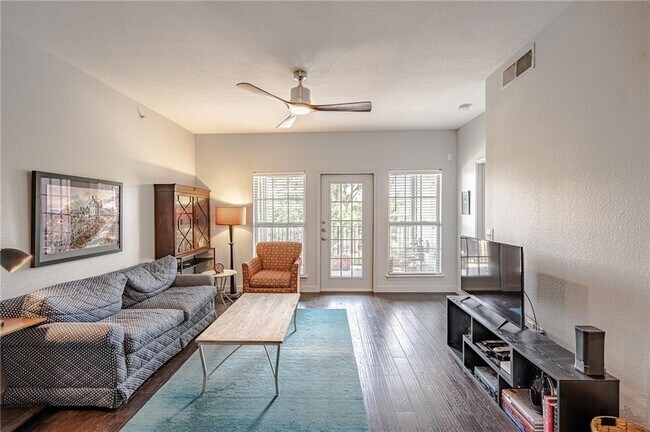 Building Photo - 6810 Deatonhill Dr