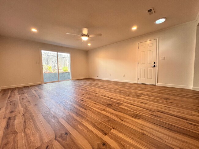 Building Photo - 6946 Cowles Mountain Blvd