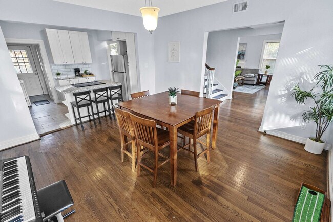 Building Photo - 3321 Charleston St