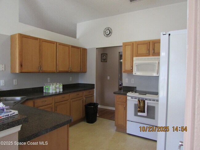 Building Photo - 534 White Plains Ave SW