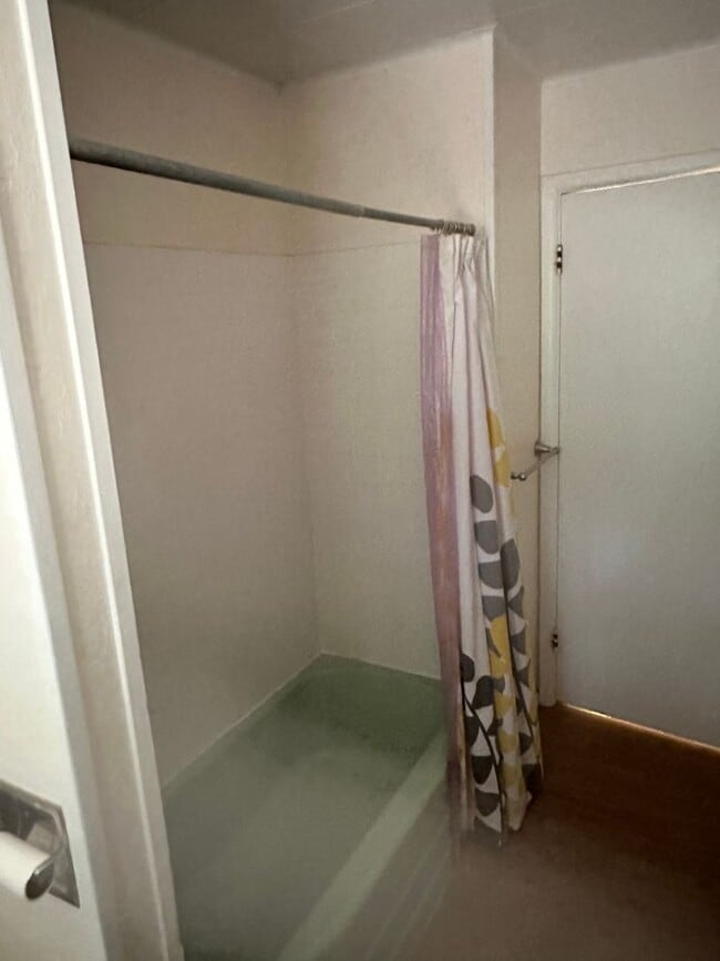 Building Photo - 2-bedroom 1 bath House