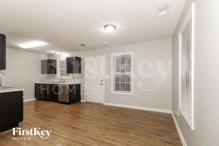 Building Photo - 3135 Nova St