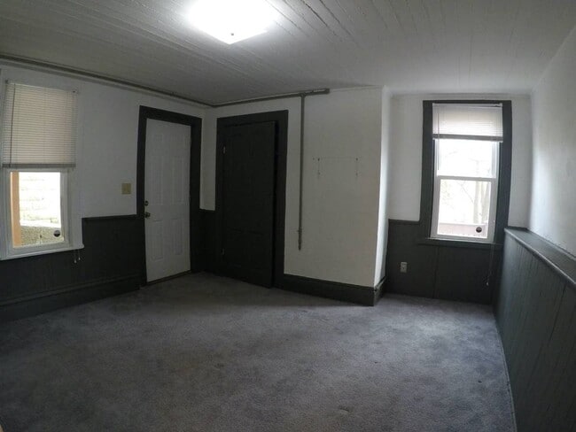 Building Photo - 2 Bedroom Single Family Mt Washington!