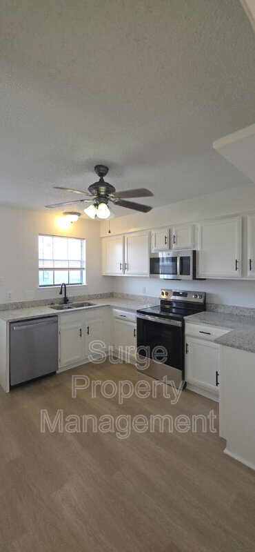 Building Photo - 235 Vista Way