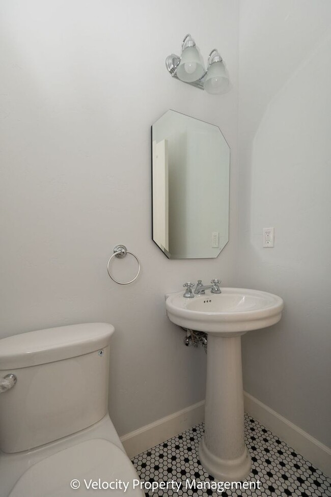 Building Photo - Beautiful Home Across the Street from Drake Park!