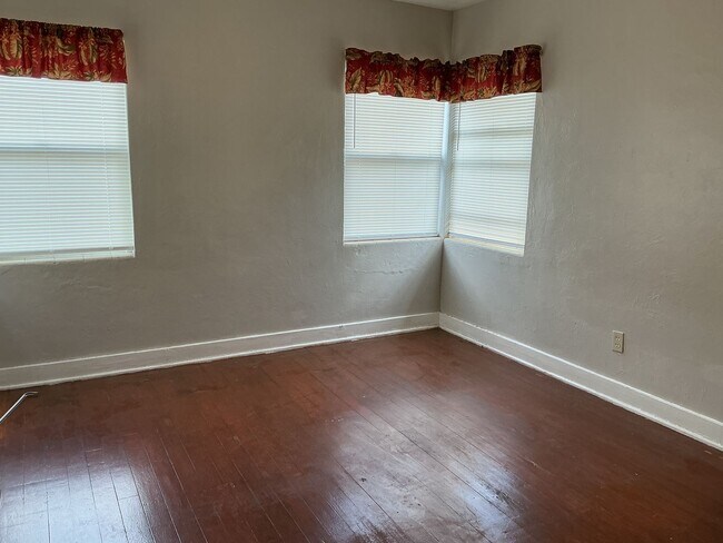 Building Photo - 3 Bed / 2 Bath Home in North Lakeland – Spacious Yard & Great Location