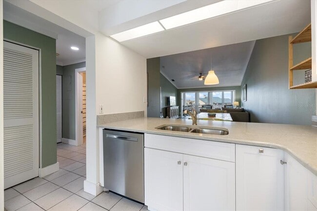 Building Photo - 841 Waterside Dr