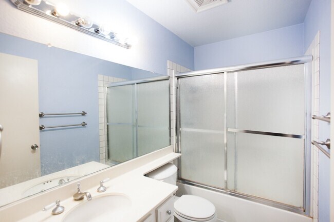 Building Photo - Furnished Condo in Desirable Community in ...