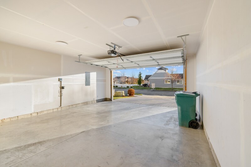 Building Photo - 3041 W Pascal Dr