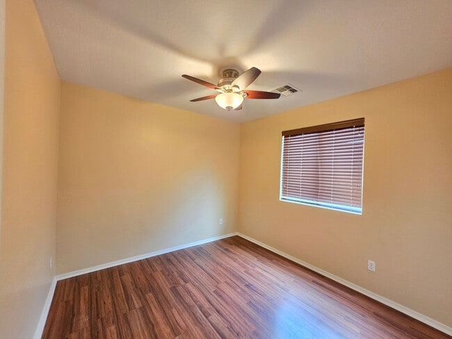 Building Photo - 7805 S 48th Ln