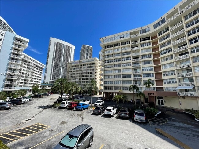 Building Photo - 1817 S Ocean Dr