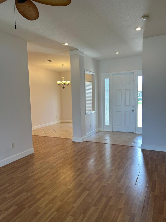 Building Photo - 1573 SW Merchant Ln