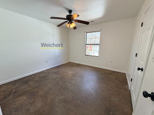 Building Photo - 612 N 5th St