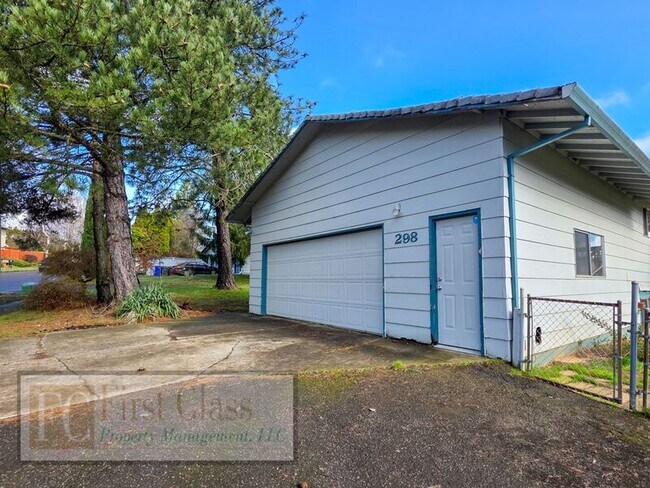 Building Photo - 298 SW Wallula Ave