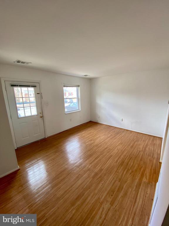 Building Photo - 2 Heritage Ct