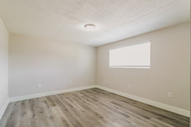 Building Photo - 5408 Hunter Dr