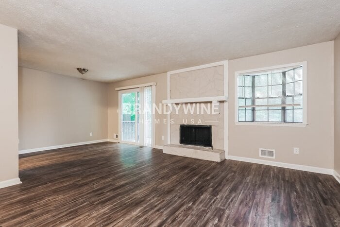 Building Photo - 9347 Forest Knoll Dr