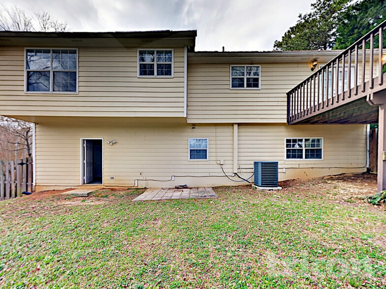 Building Photo - 3935 Piper Glen Dr NE