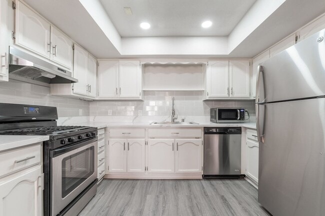 Building Photo - Exquisite Home, Prime Location!