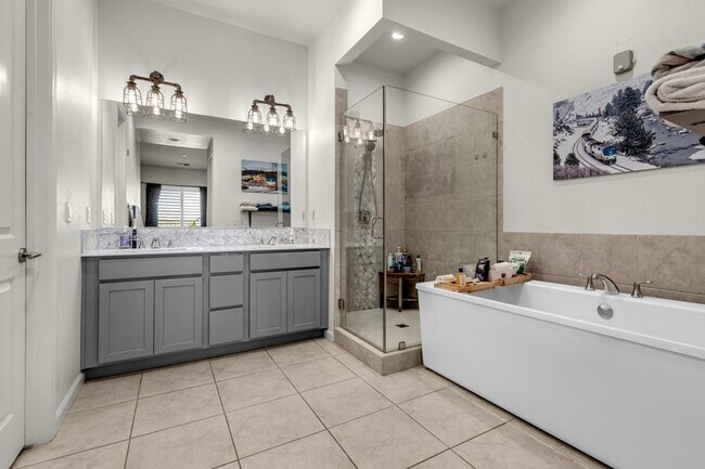 Building Photo - Beautiful Three Bedroom with Mountain V...